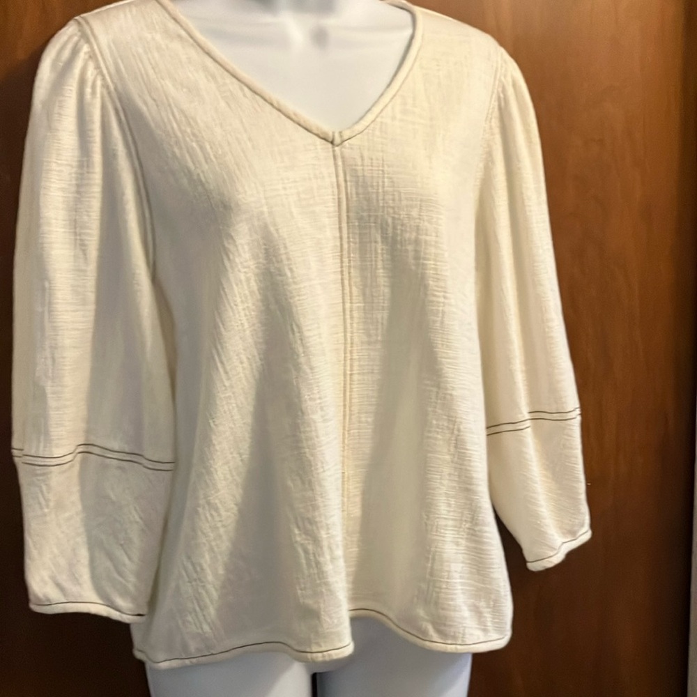 Current Air Cream V-Neck Women's Top sz medium
